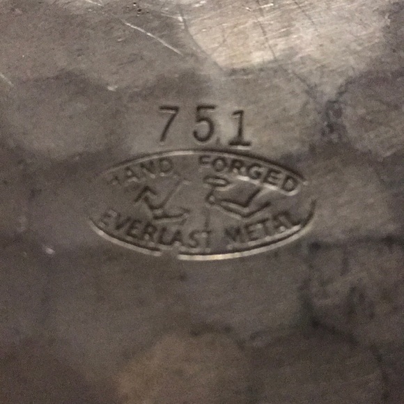 Hand Forged Everlast Metal pot with lid - Picture 12 of 14